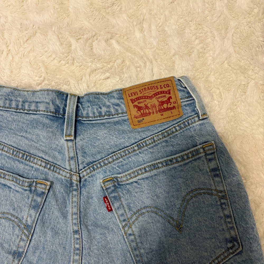 Levi’s 501 Denim Shorts - Picture 6 of 7